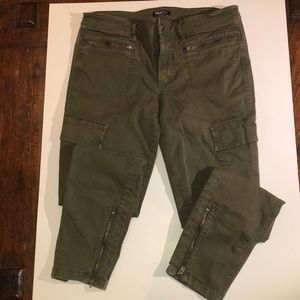 TNA ankle cargo style army green pants